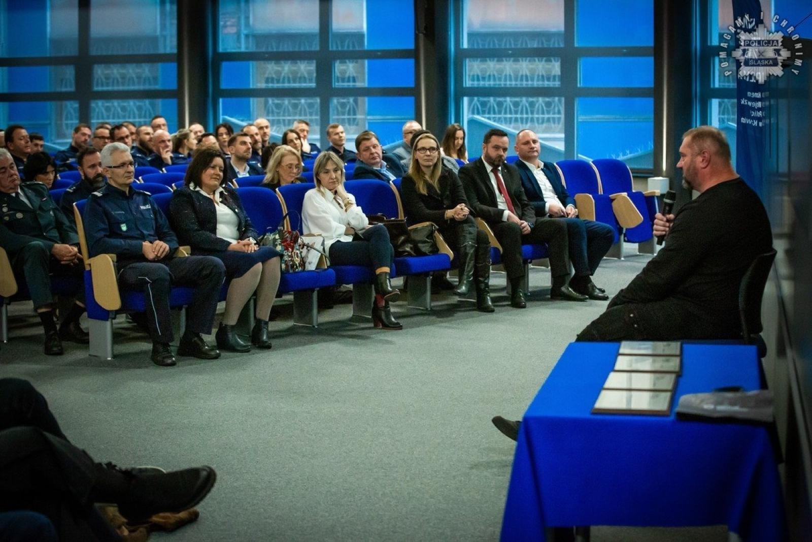 Zdjęcie w galerii na portalu naszraciborz.pl: Konferencja Barierom na przekór w komendzie wojewódzkiej w Katowicach wiadomości z regionu