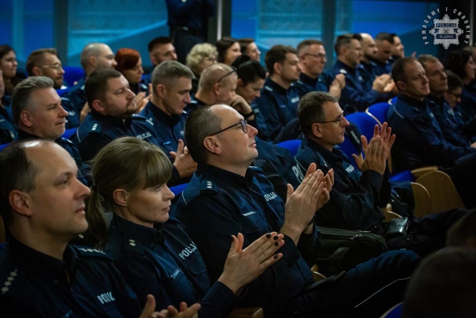 Zdjęcie w galerii na portalu naszraciborz.pl: Konferencja Barierom na przekór w komendzie wojewódzkiej w Katowicach wiadomości z regionu
