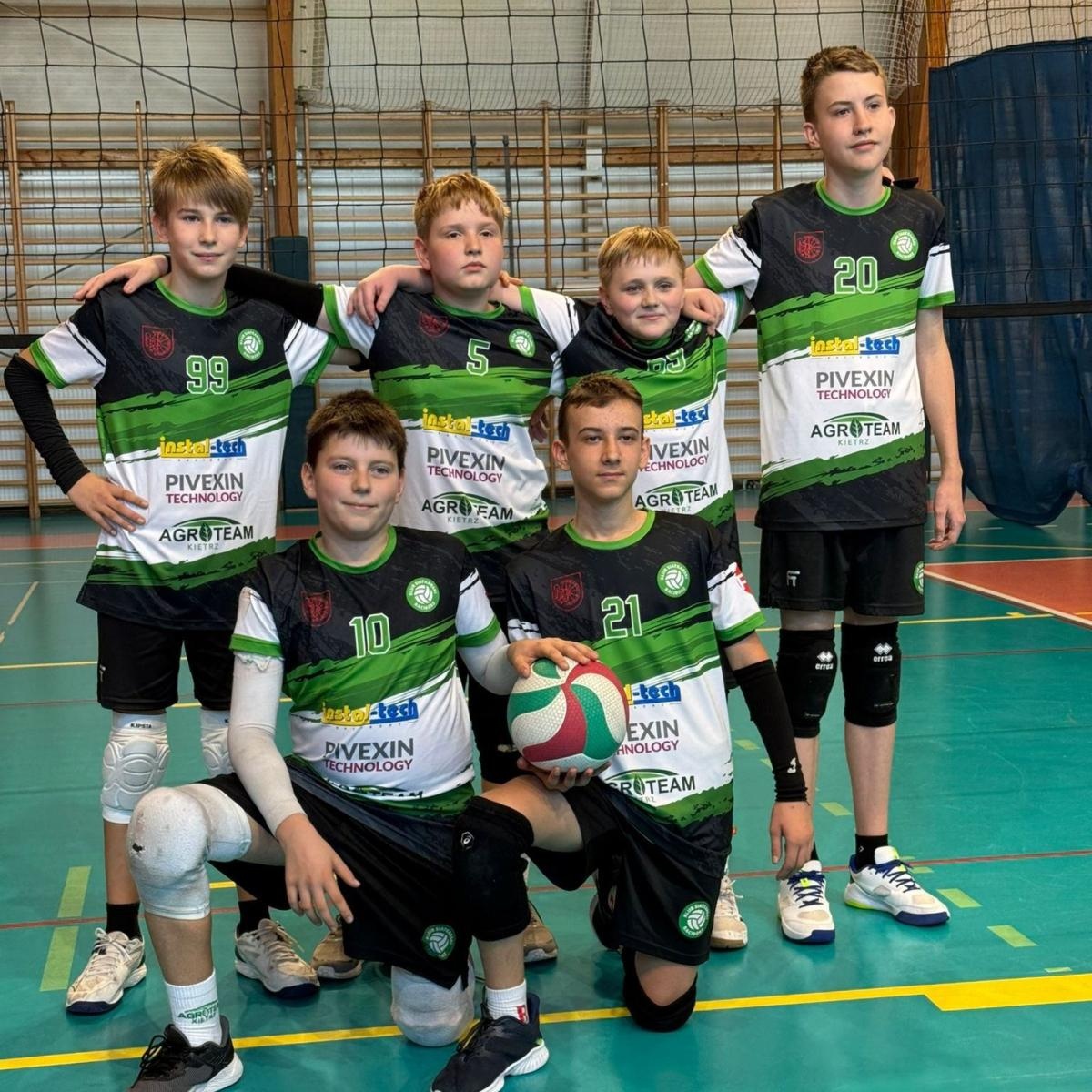 Zdjęcie w galerii na portalu naszraciborz.pl: Siatkarskie debiuty dziewcząt, udane spotkania chłopców wiadomości z regionu