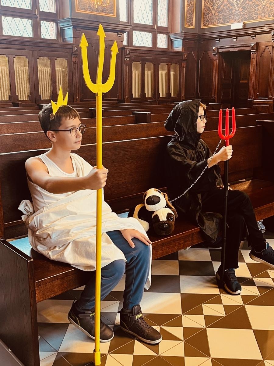 Zdjęcie w galerii na portalu naszraciborz.pl: Rozprawa na Olimpie. Uczniowie z SP 1 w sądzie wiadomości z regionu