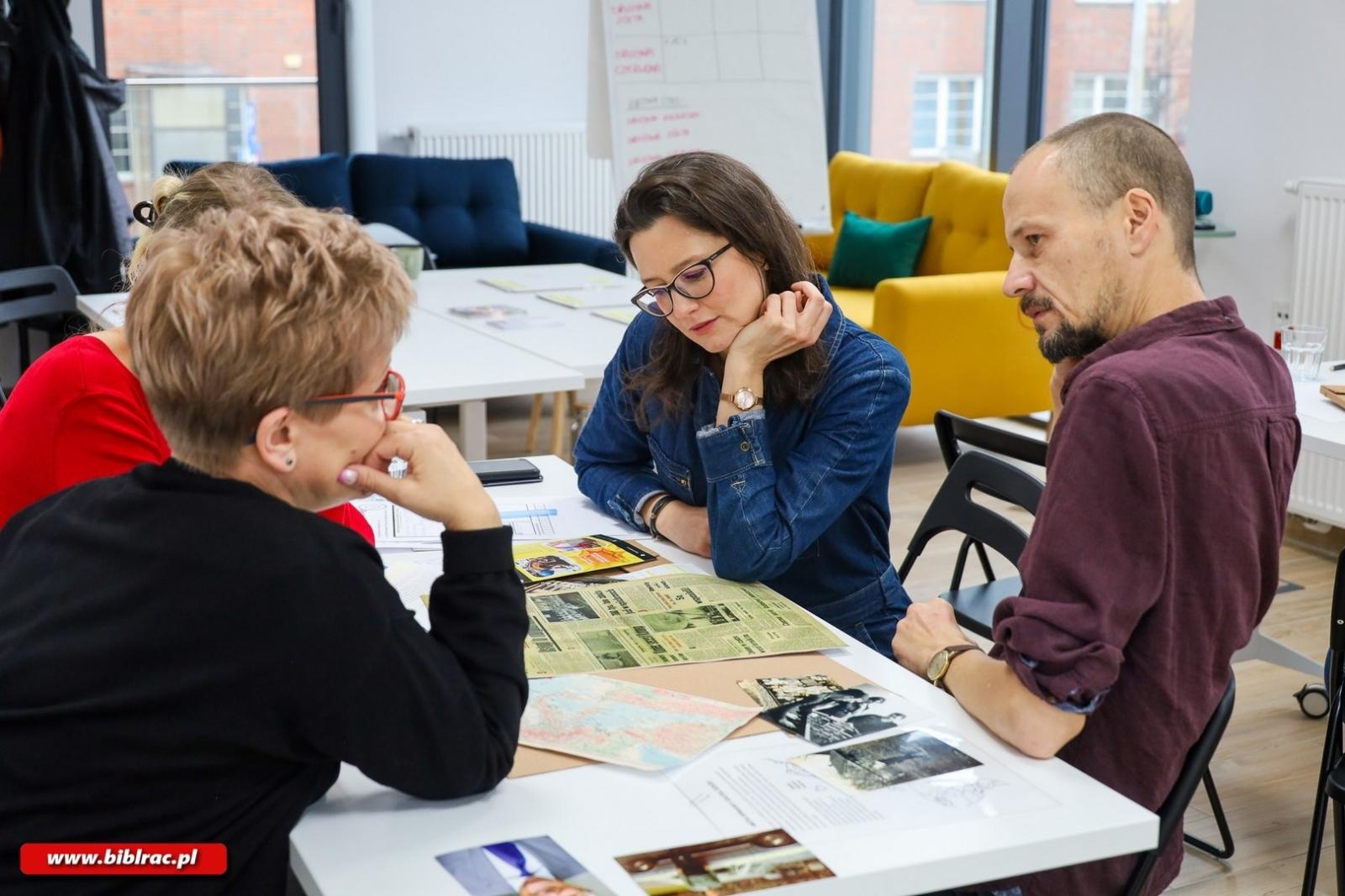 Zdjęcie w galerii na portalu naszraciborz.pl: Wyobrażona tożsamość - warsztaty na Stacji Młodych wiadomości z regionu