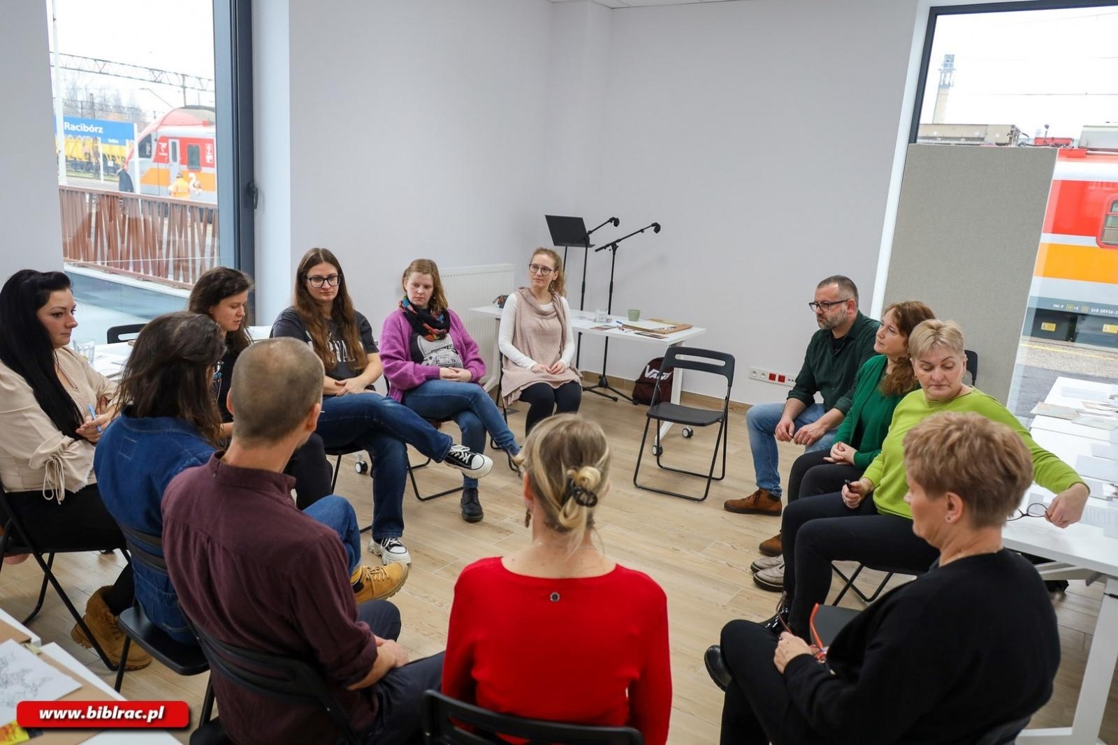 Zdjęcie w galerii na portalu naszraciborz.pl: Wyobrażona tożsamość - warsztaty na Stacji Młodych wiadomości z regionu