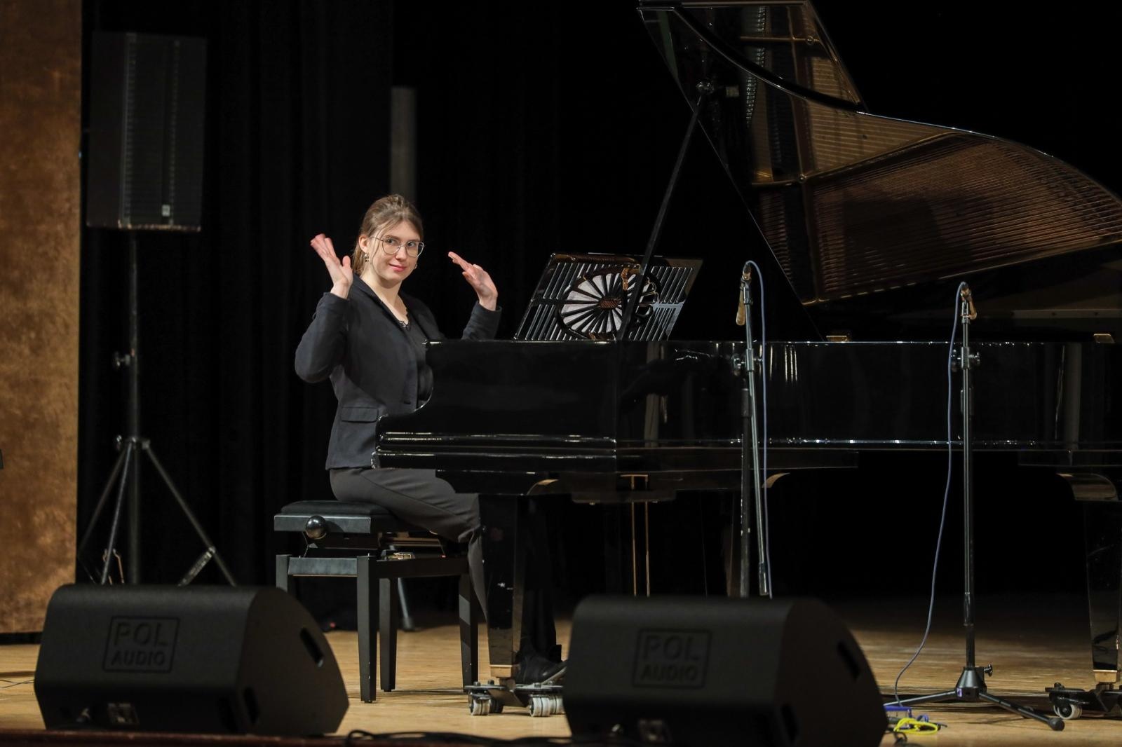 Zdjęcie w galerii na portalu naszraciborz.pl: FORTEPIAN pełen niespodzianek na koncertach umuzykalniających w RCK wiadomości z regionu