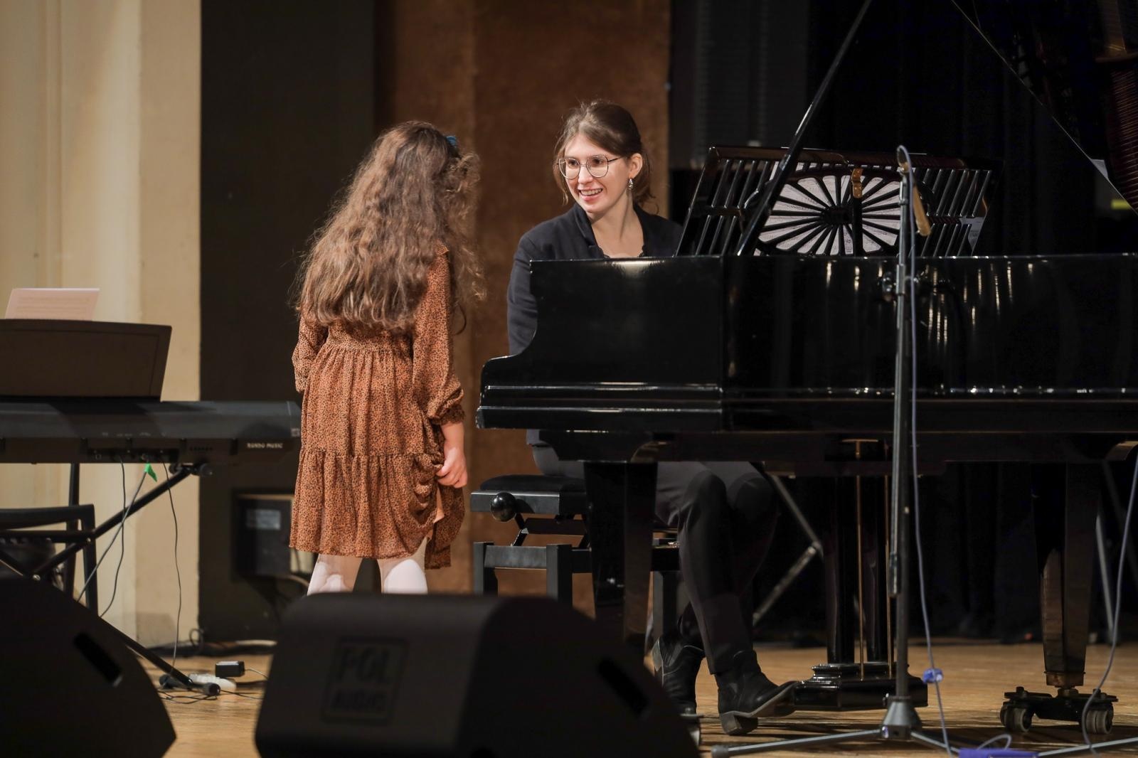 Zdjęcie w galerii na portalu naszraciborz.pl: FORTEPIAN pełen niespodzianek na koncertach umuzykalniających w RCK wiadomości z regionu