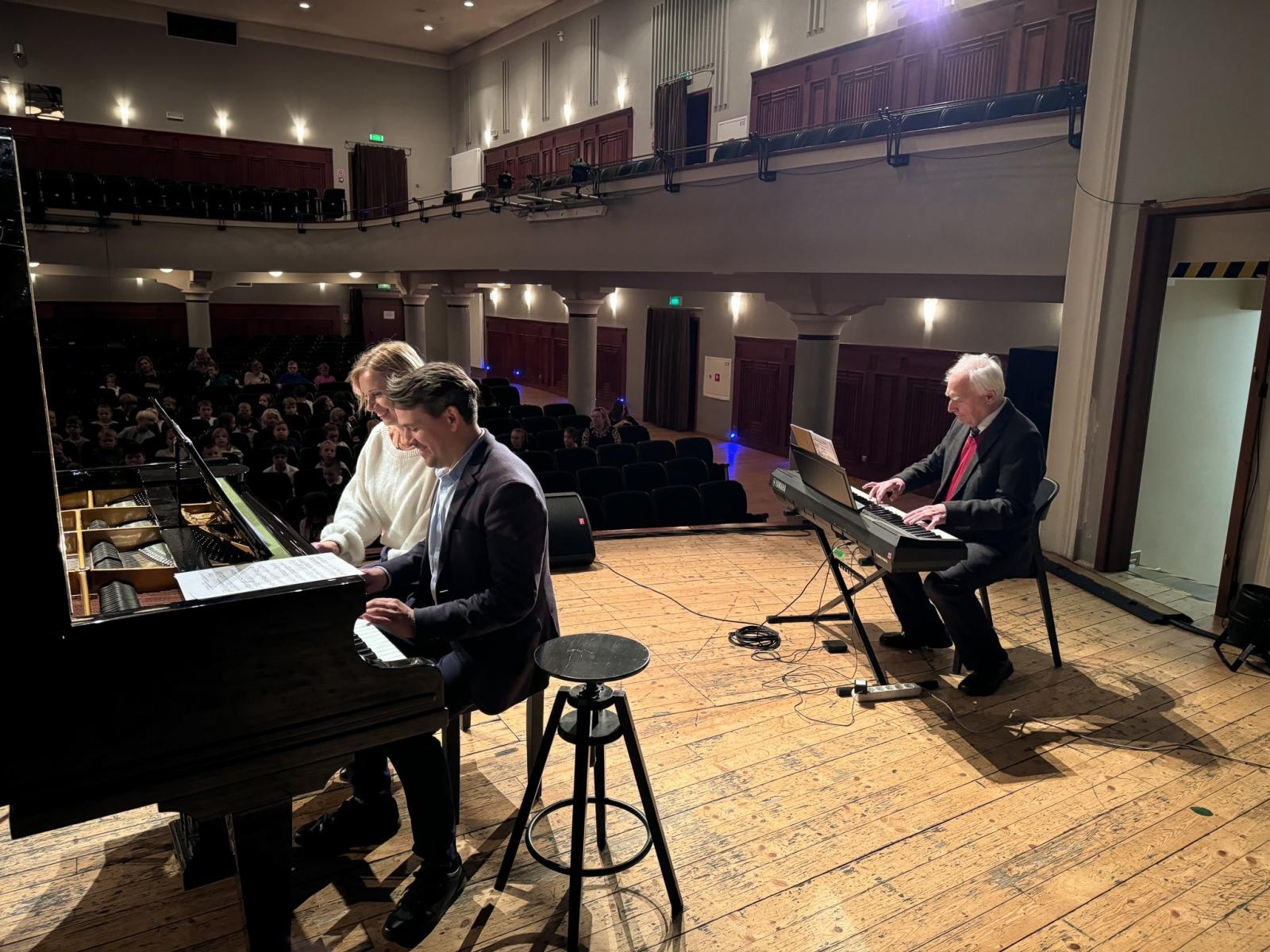 Zdjęcie w galerii na portalu naszraciborz.pl: FORTEPIAN pełen niespodzianek na koncertach umuzykalniających w RCK wiadomości z regionu