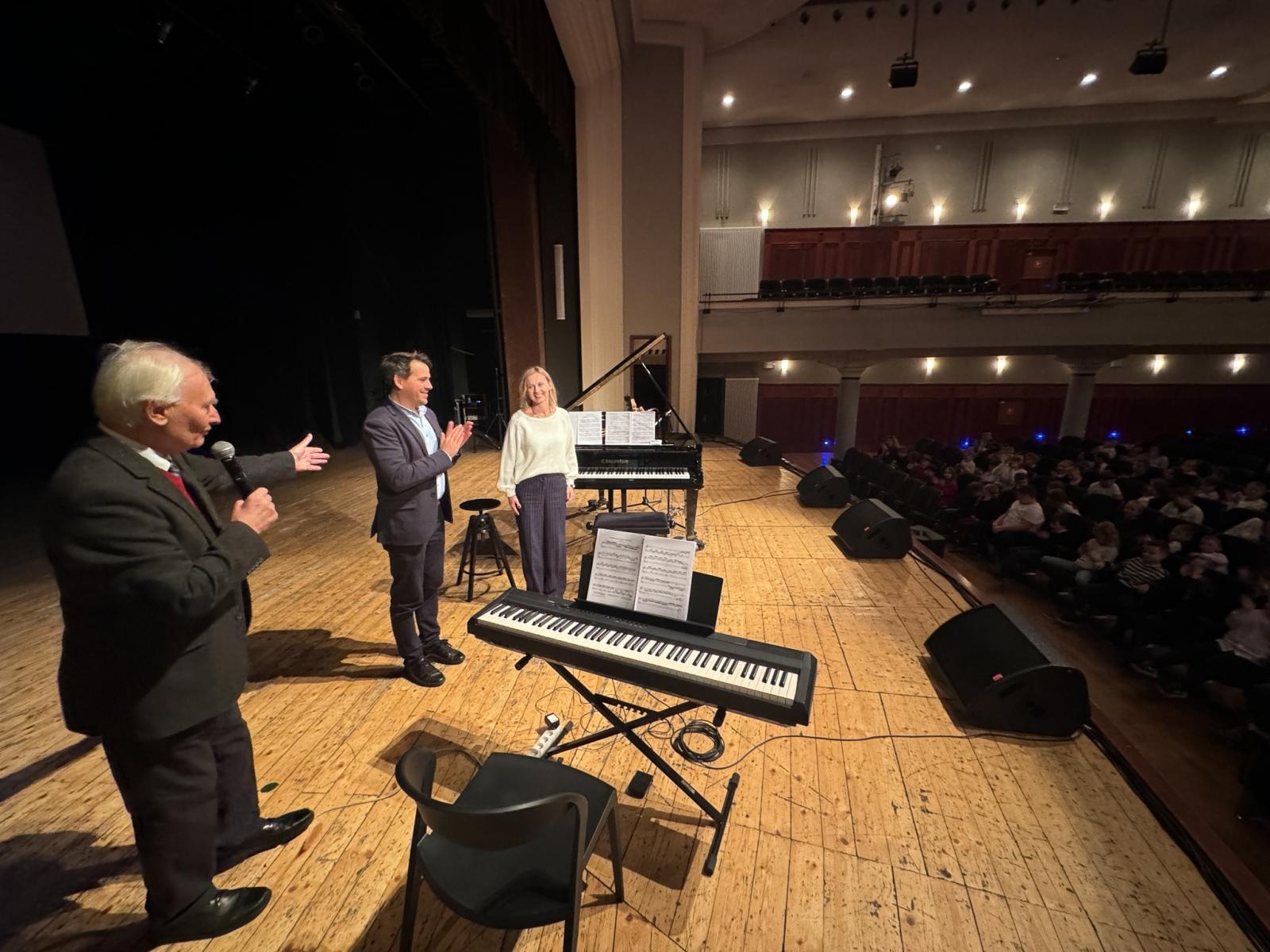 Zdjęcie w galerii na portalu naszraciborz.pl: FORTEPIAN pełen niespodzianek na koncertach umuzykalniających w RCK wiadomości z regionu