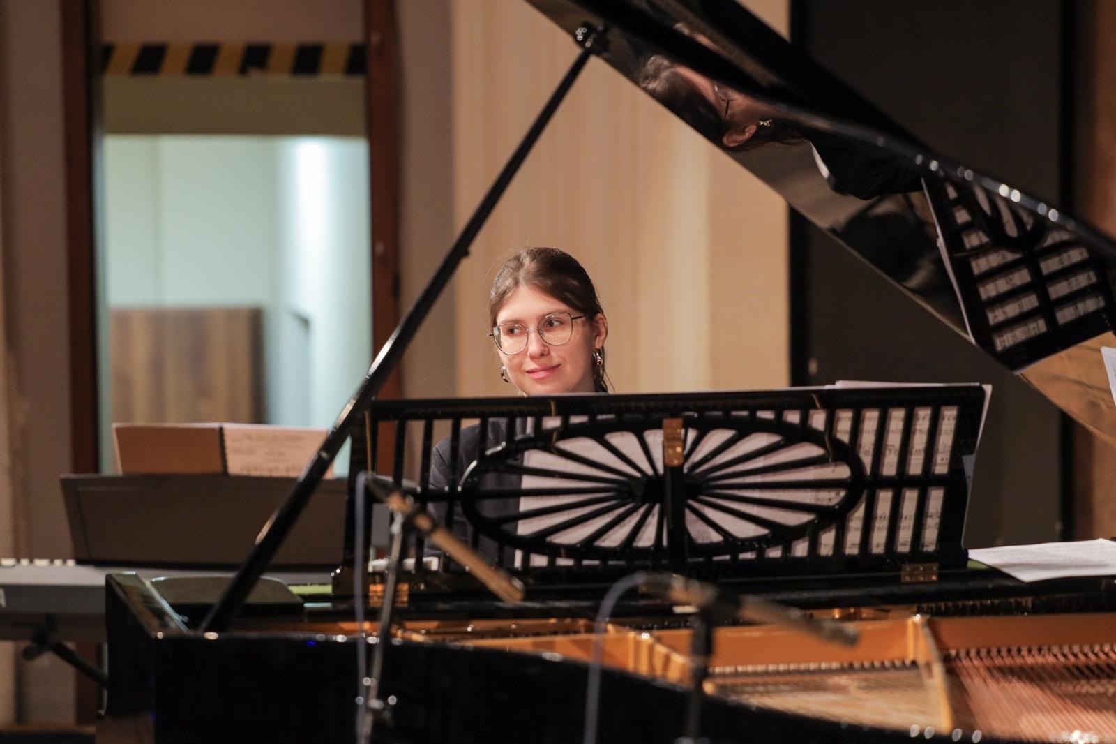 Zdjęcie w galerii na portalu naszraciborz.pl: FORTEPIAN pełen niespodzianek na koncertach umuzykalniających w RCK wiadomości z regionu