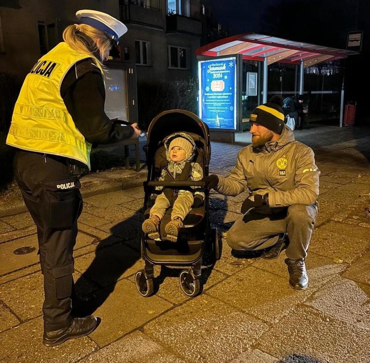 Zdjęcie w galerii na portalu naszraciborz.pl: Świeć przykładem. Raciborska policja edukuje najmłodszych wiadomości z regionu