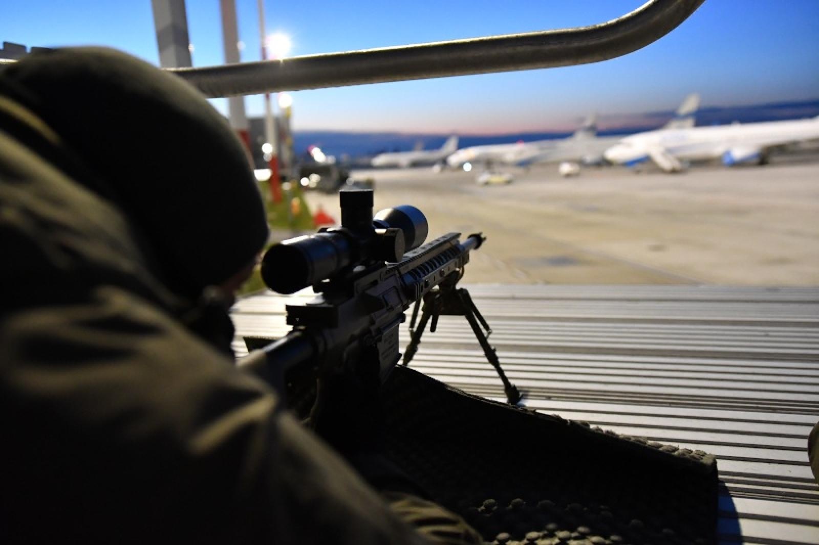 Zdjęcie w galerii na portalu naszraciborz.pl: Śląscy pogranicznicy z Raciborza zorganizowali wspólne ćwiczenia służb na lotnisku w Katowicach-Pyrzowicach wiadomości z regionu