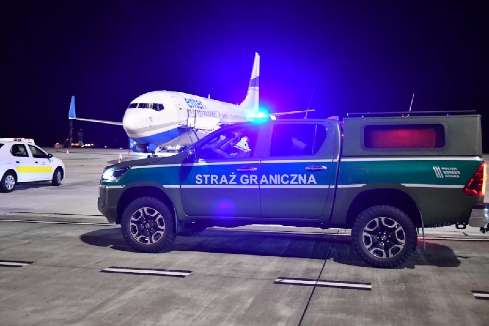 Zdjęcie w galerii na portalu naszraciborz.pl: Śląscy pogranicznicy z Raciborza zorganizowali wspólne ćwiczenia służb na lotnisku w Katowicach-Pyrzowicach wiadomości z regionu