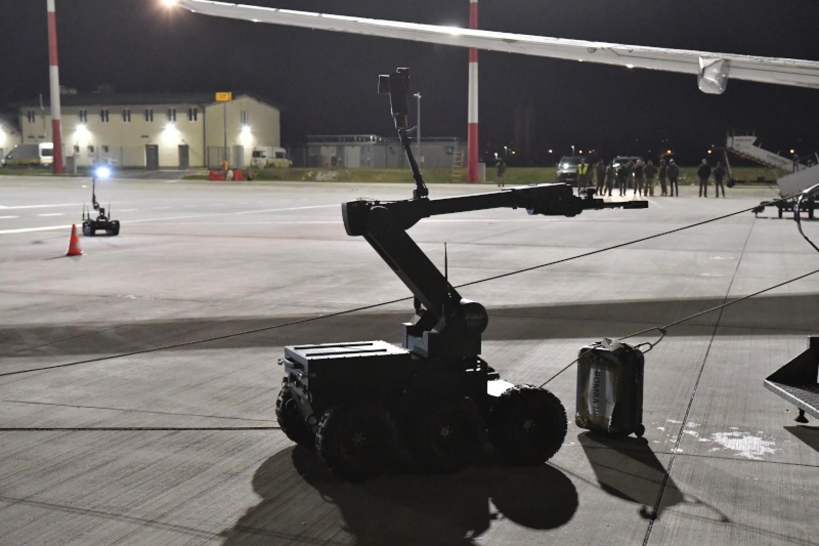 Zdjęcie w galerii na portalu naszraciborz.pl: Śląscy pogranicznicy z Raciborza zorganizowali wspólne ćwiczenia służb na lotnisku w Katowicach-Pyrzowicach wiadomości z regionu