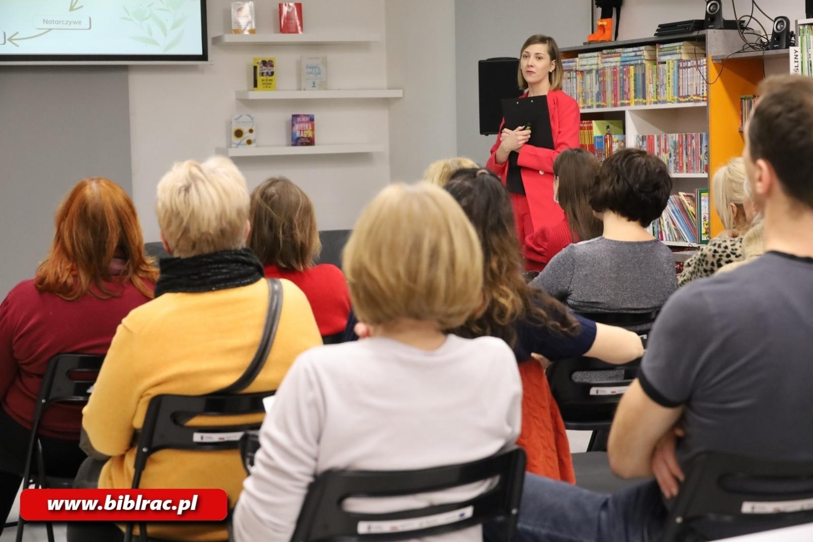 Zdjęcie w galerii na portalu naszraciborz.pl: Radość z życia każdego dnia. Spotkanie z psychologiem w bibliotece wiadomości z regionu