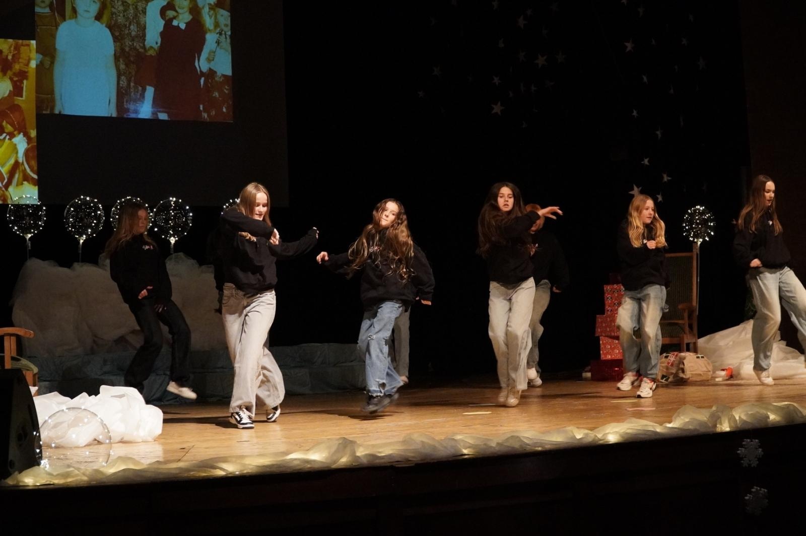 Zdjęcie w galerii na portalu naszraciborz.pl: Czterdzieści lat minęło. Jubileusz Przedszkola nr 24 z Bielskiej wiadomości z regionu