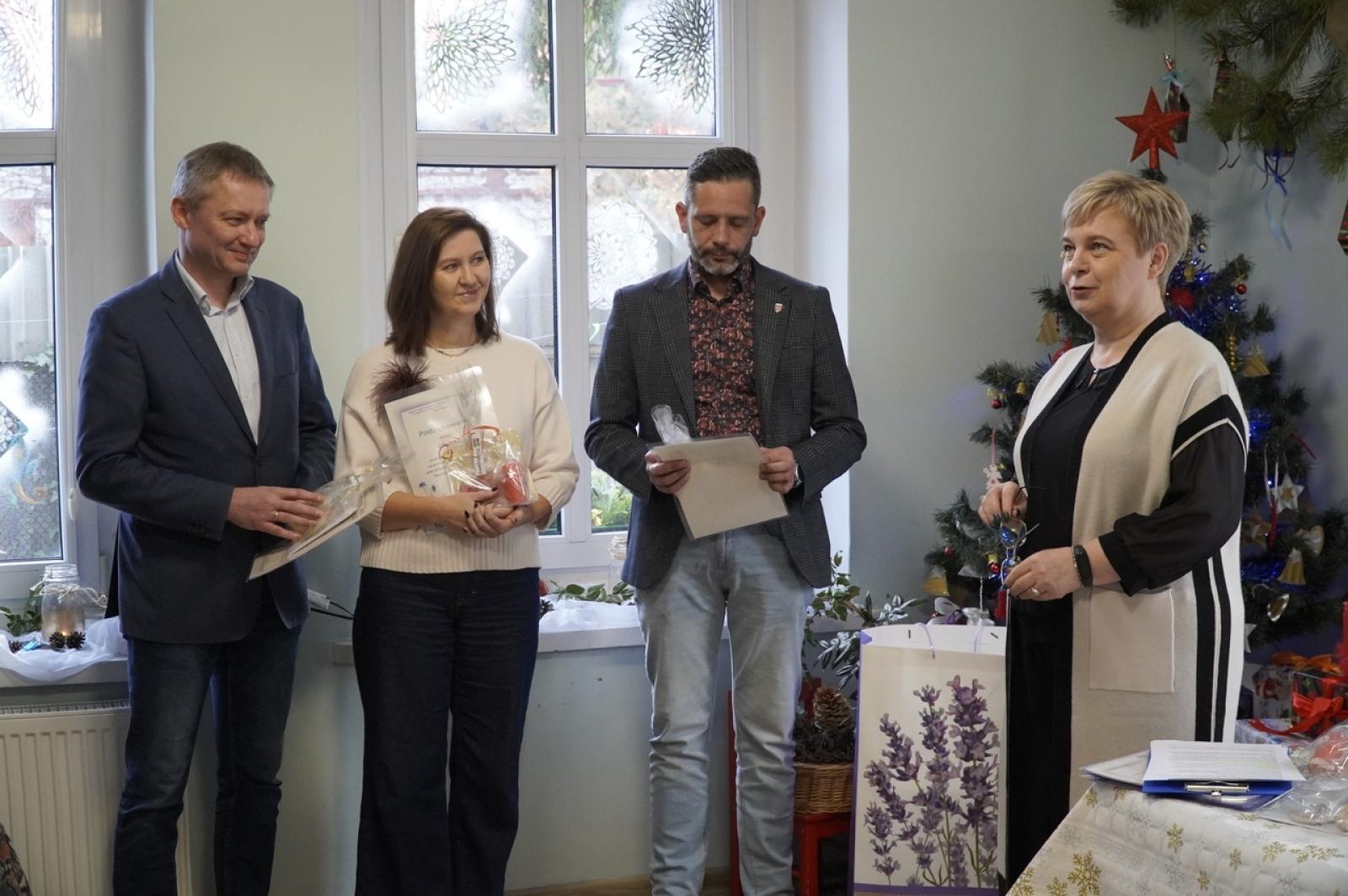 Zdjęcie w galerii na portalu naszraciborz.pl: Obchody Międzynarodowego Dnia Wolontariusza w siedzibie Stowarzyszenia Spektrum wiadomości z regionu