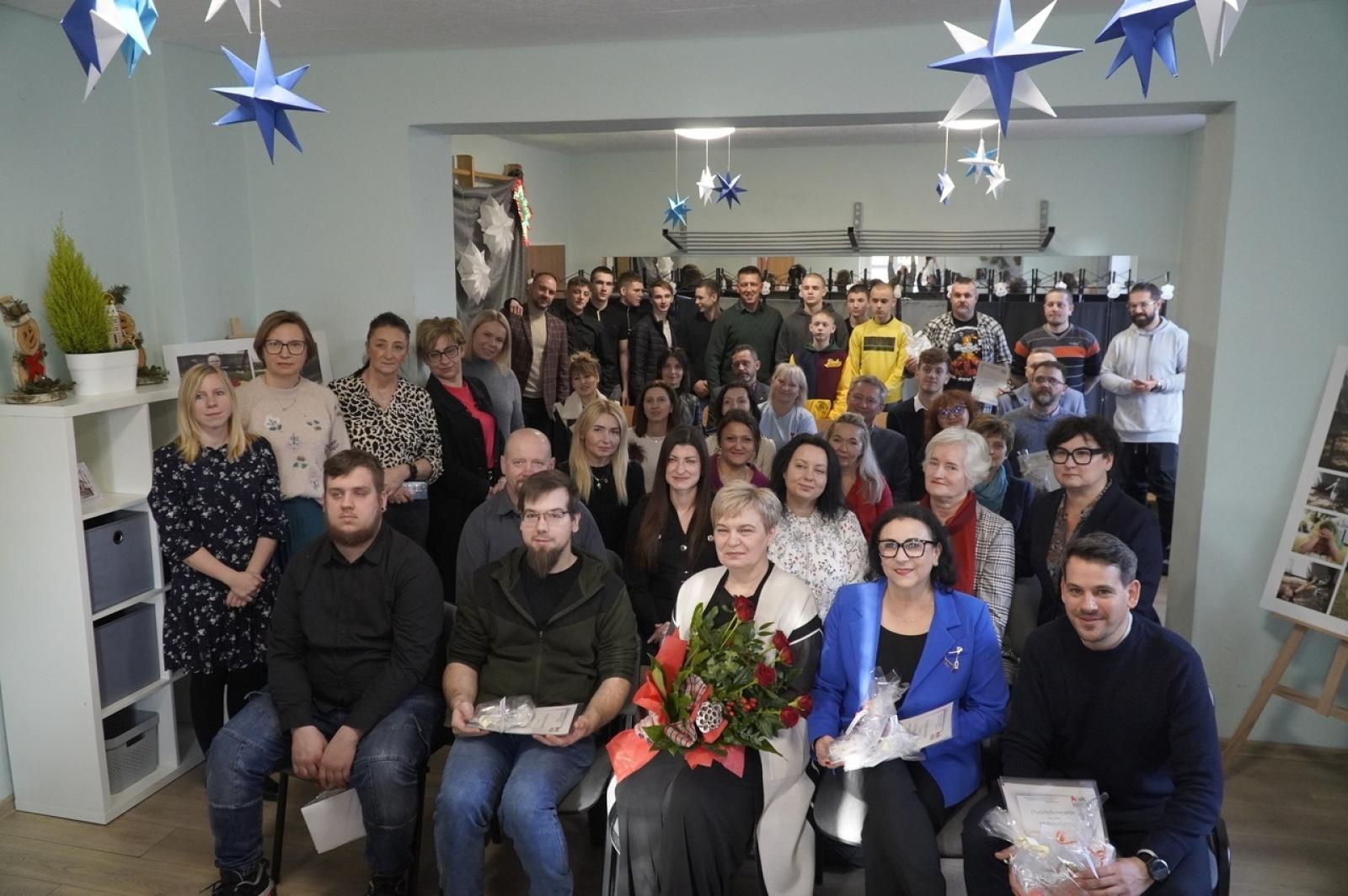 Zdjęcie w galerii na portalu naszraciborz.pl: Obchody Międzynarodowego Dnia Wolontariusza w siedzibie Stowarzyszenia Spektrum wiadomości z regionu