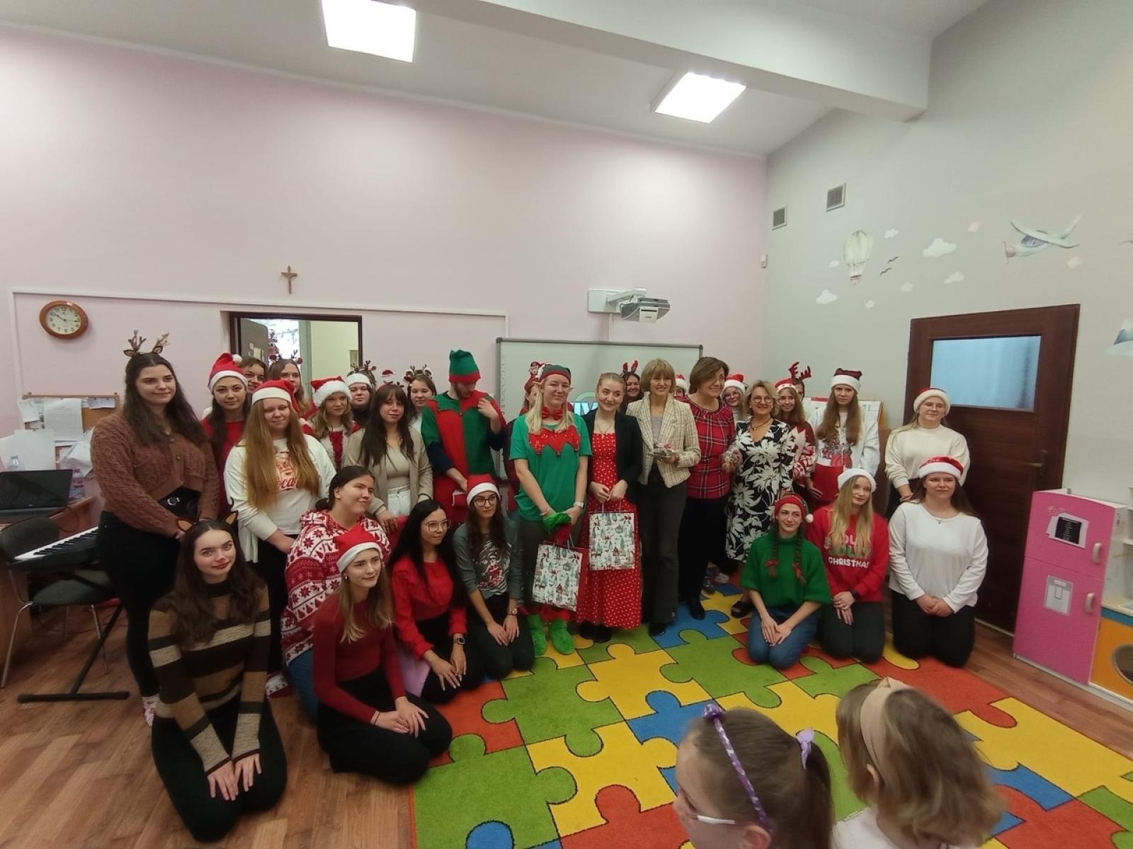 Zdjęcie w galerii na portalu naszraciborz.pl: Przedszkolaki z Czternastki w świątecznym nastroju wiadomości z regionu