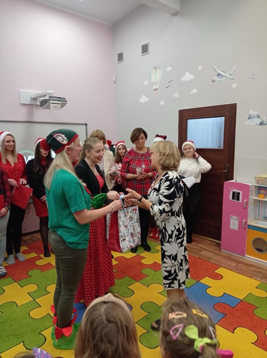 Zdjęcie w galerii na portalu naszraciborz.pl: Przedszkolaki z Czternastki w świątecznym nastroju wiadomości z regionu