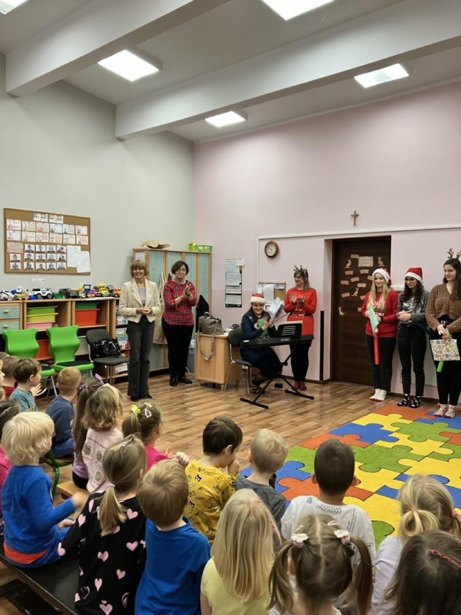 Zdjęcie w galerii na portalu naszraciborz.pl: Przedszkolaki z Czternastki w świątecznym nastroju wiadomości z regionu