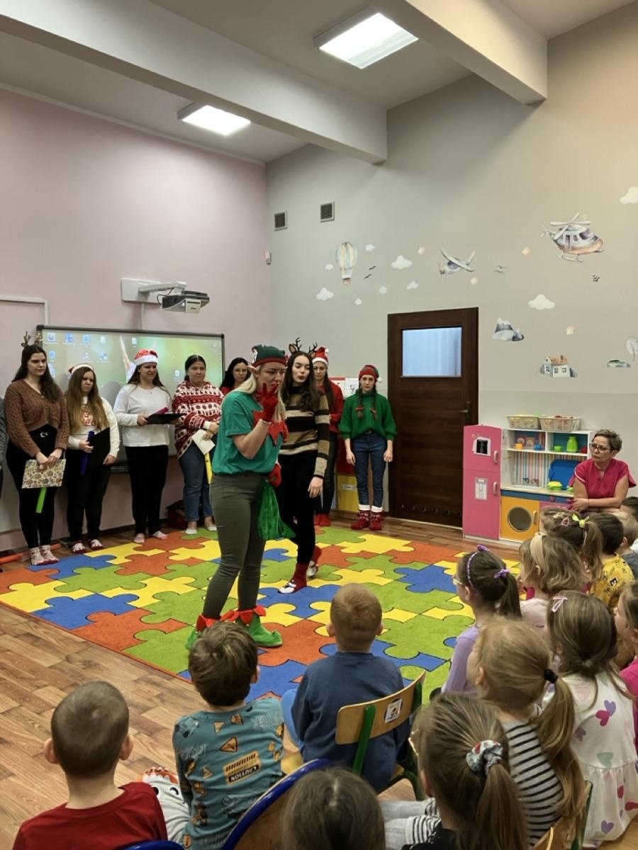 Zdjęcie w galerii na portalu naszraciborz.pl: Przedszkolaki z Czternastki w świątecznym nastroju wiadomości z regionu