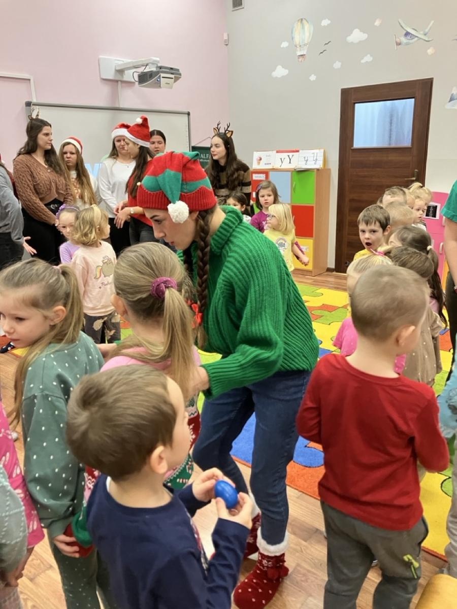 Zdjęcie w galerii na portalu naszraciborz.pl: Przedszkolaki z Czternastki w świątecznym nastroju wiadomości z regionu