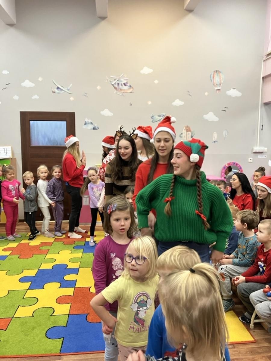 Zdjęcie w galerii na portalu naszraciborz.pl: Przedszkolaki z Czternastki w świątecznym nastroju wiadomości z regionu