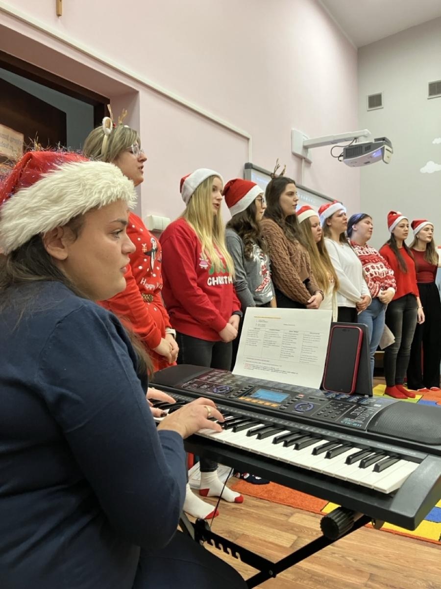 Zdjęcie w galerii na portalu naszraciborz.pl: Przedszkolaki z Czternastki w świątecznym nastroju wiadomości z regionu