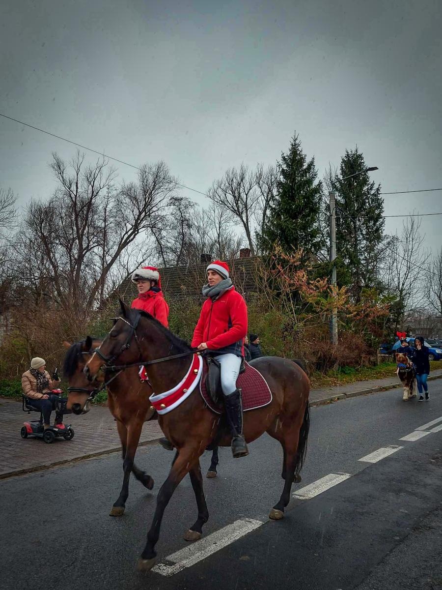 Zdjęcie w galerii na portalu naszraciborz.pl: Uroczysta procesja św. Mikołaja w Krzanowicach tym razem z... wiadomości z regionu