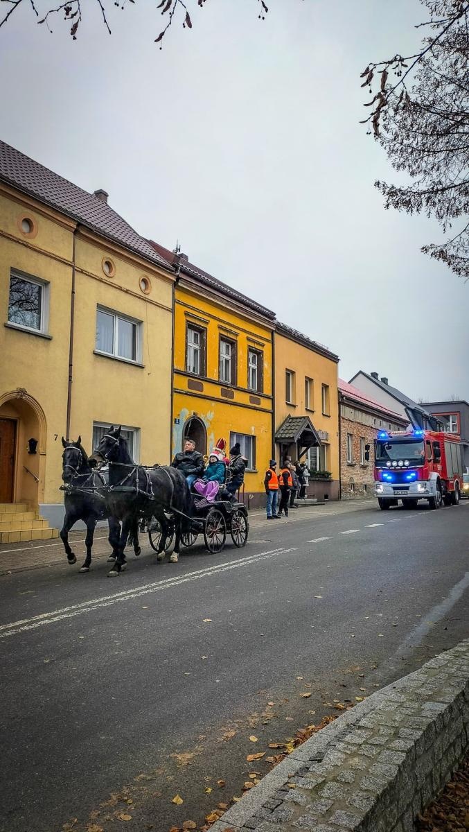 Zdjęcie w galerii na portalu naszraciborz.pl: Uroczysta procesja św. Mikołaja w Krzanowicach tym razem z... wiadomości z regionu