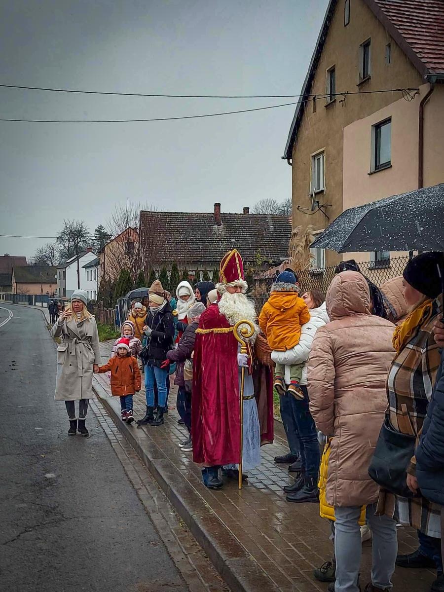 Zdjęcie w galerii na portalu naszraciborz.pl: Uroczysta procesja św. Mikołaja w Krzanowicach tym razem z... wiadomości z regionu