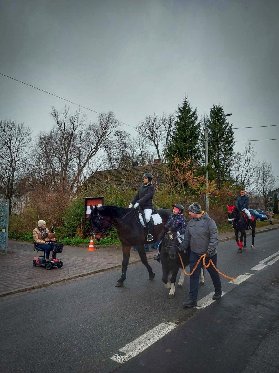 Zdjęcie w galerii na portalu naszraciborz.pl: Uroczysta procesja św. Mikołaja w Krzanowicach tym razem z... wiadomości z regionu