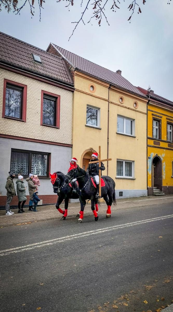 Zdjęcie w galerii na portalu naszraciborz.pl: Uroczysta procesja św. Mikołaja w Krzanowicach tym razem z... wiadomości z regionu