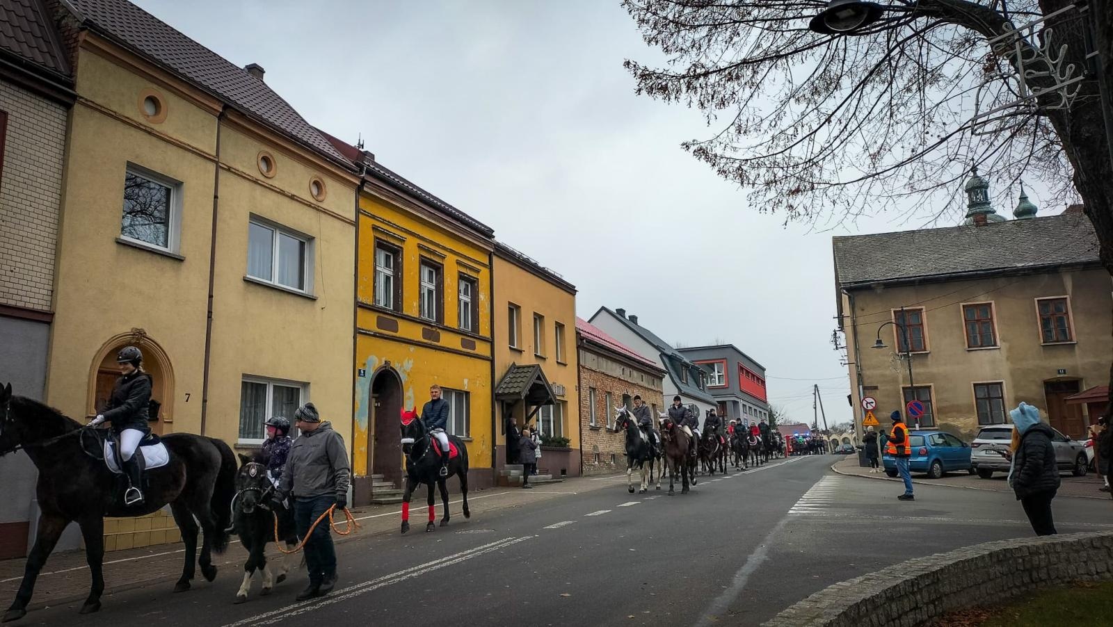 Zdjęcie w galerii na portalu naszraciborz.pl: Uroczysta procesja św. Mikołaja w Krzanowicach tym razem z... wiadomości z regionu