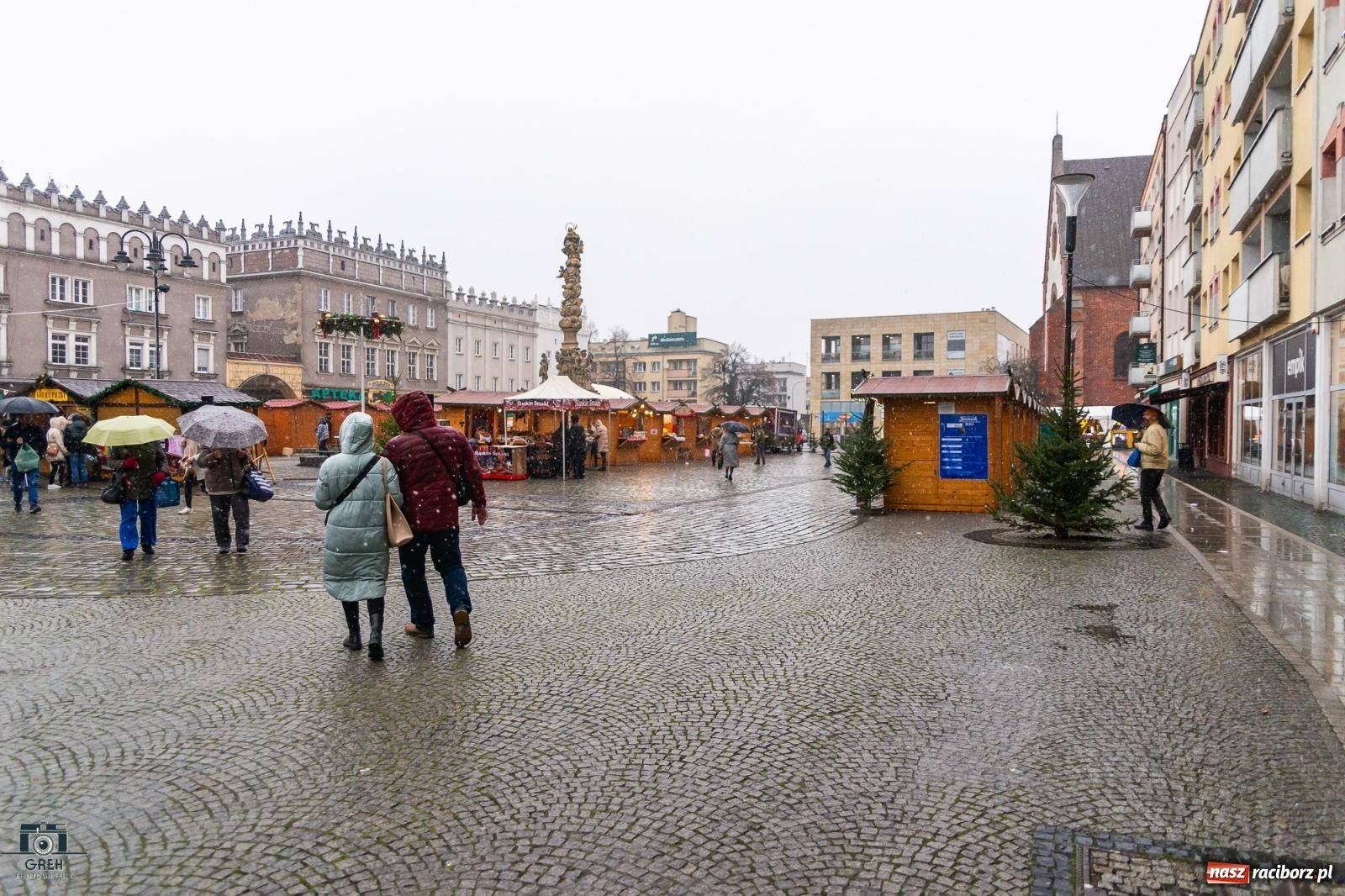 Zdjęcie w galerii na portalu naszraciborz.pl: Magia świąt na rynku w Raciborzu. Ruszył jarmark bożonarodzeniowy [FOTO i WIDEO] wiadomości z regionu
