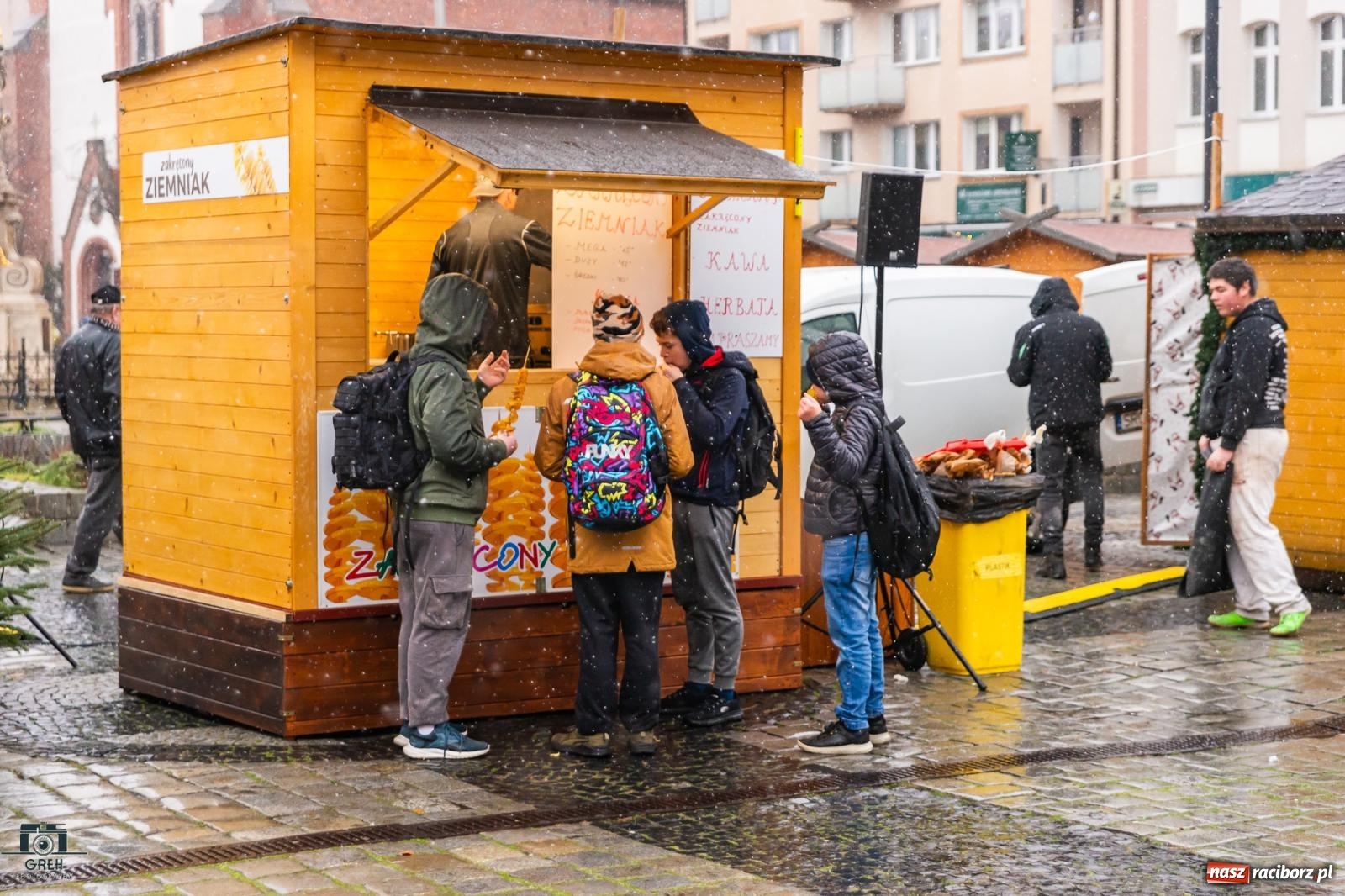 Zdjęcie w galerii na portalu naszraciborz.pl: Magia świąt na rynku w Raciborzu. Ruszył jarmark bożonarodzeniowy [FOTO i WIDEO] wiadomości z regionu