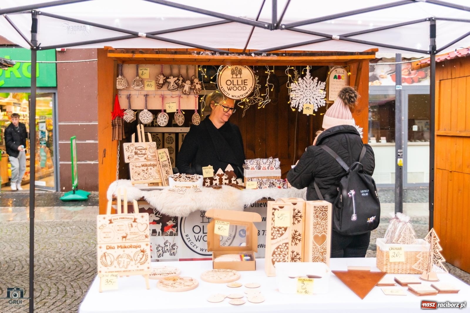 Zdjęcie w galerii na portalu naszraciborz.pl: Magia świąt na rynku w Raciborzu. Ruszył jarmark bożonarodzeniowy [FOTO i WIDEO] wiadomości z regionu