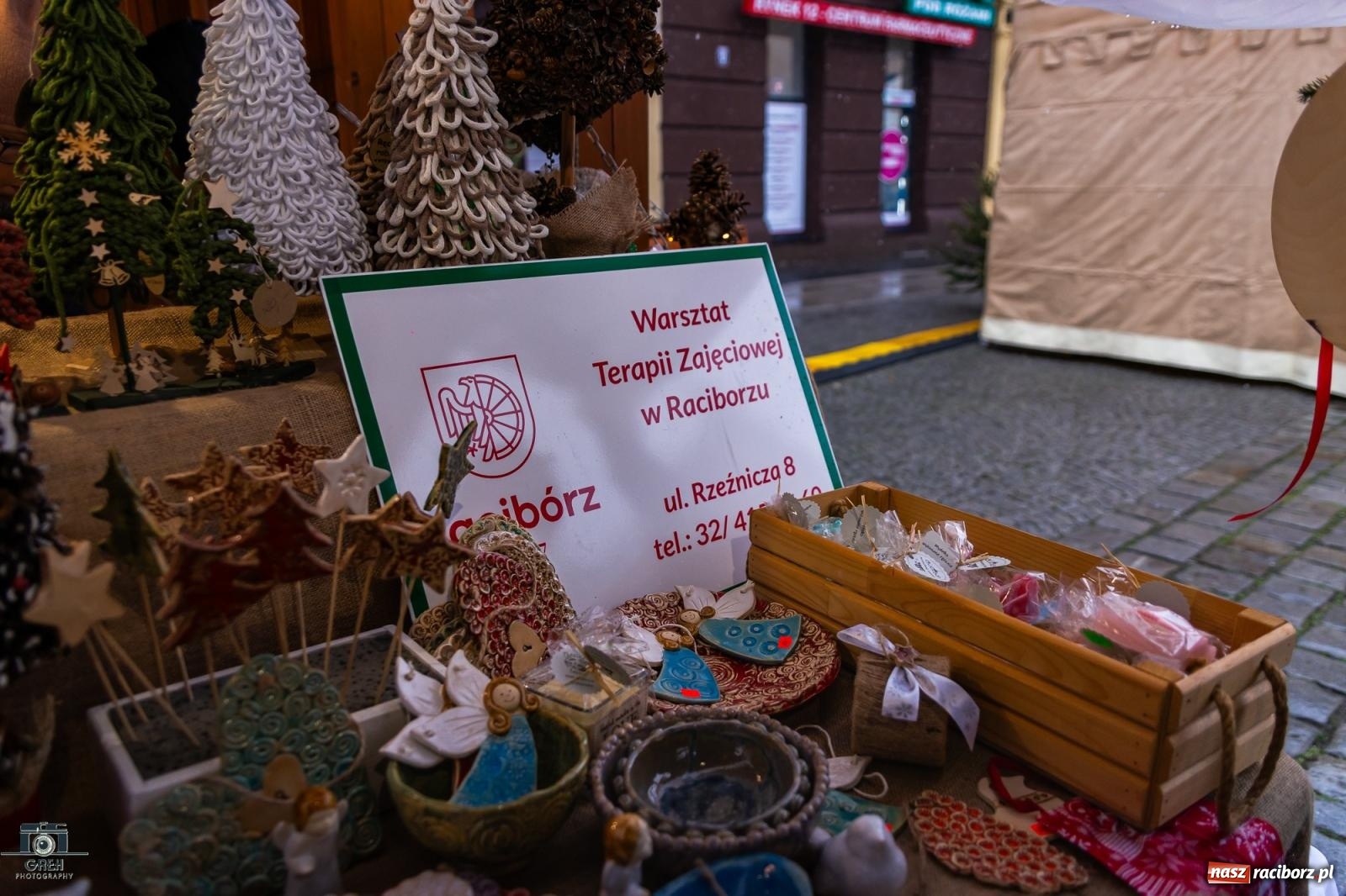 Zdjęcie w galerii na portalu naszraciborz.pl: Magia świąt na rynku w Raciborzu. Ruszył jarmark bożonarodzeniowy [FOTO i WIDEO] wiadomości z regionu
