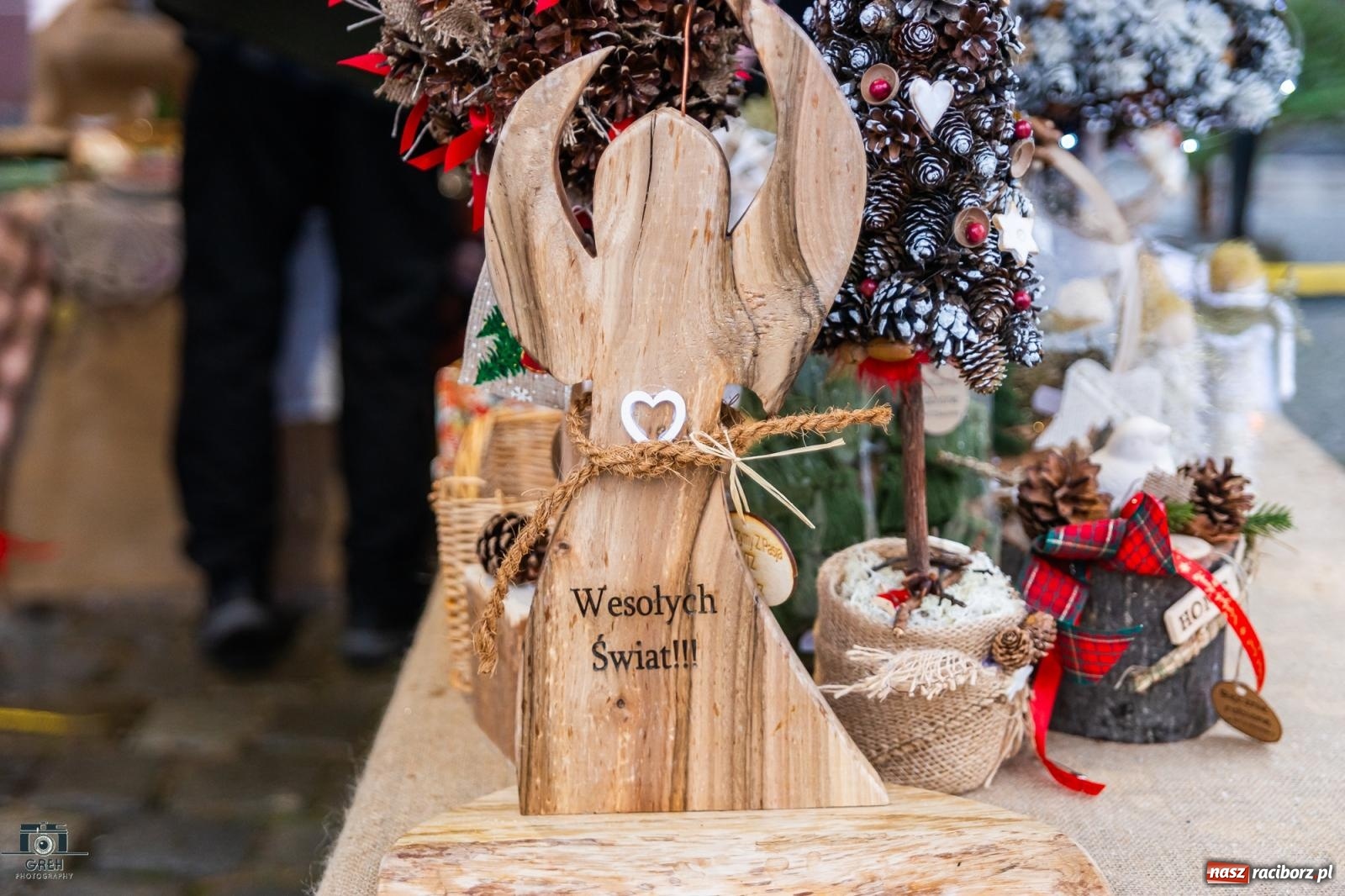 Zdjęcie w galerii na portalu naszraciborz.pl: Magia świąt na rynku w Raciborzu. Ruszył jarmark bożonarodzeniowy [FOTO i WIDEO] wiadomości z regionu