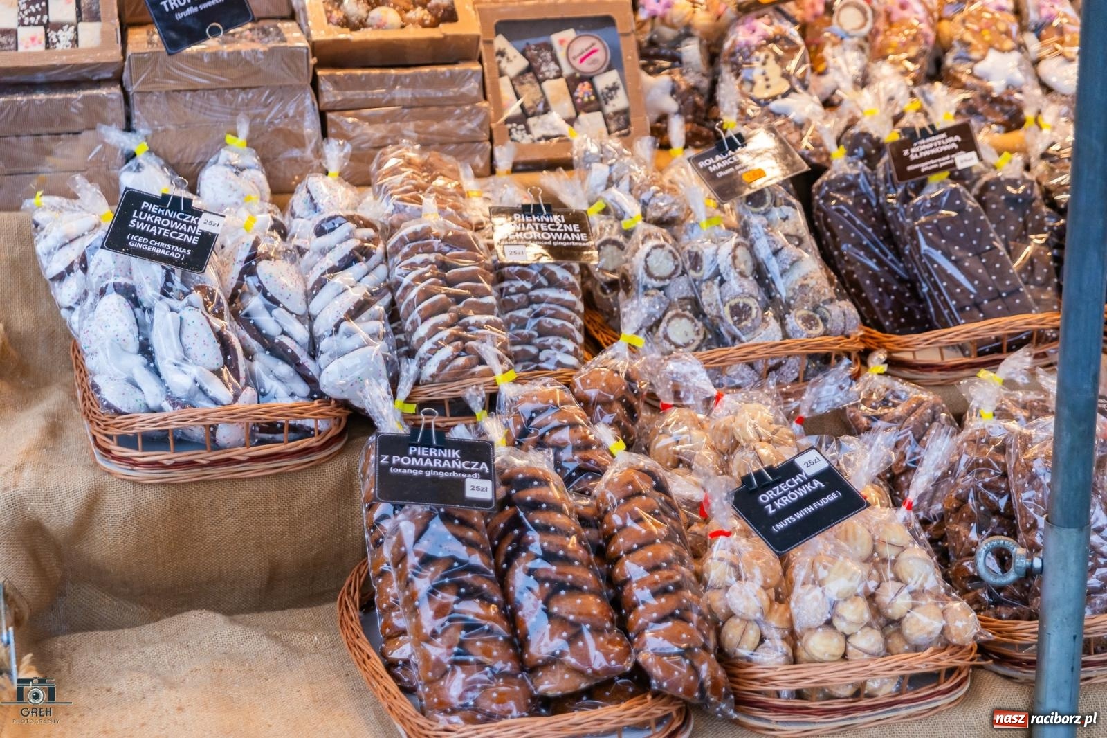 Zdjęcie w galerii na portalu naszraciborz.pl: Magia świąt na rynku w Raciborzu. Ruszył jarmark bożonarodzeniowy [FOTO i WIDEO] wiadomości z regionu