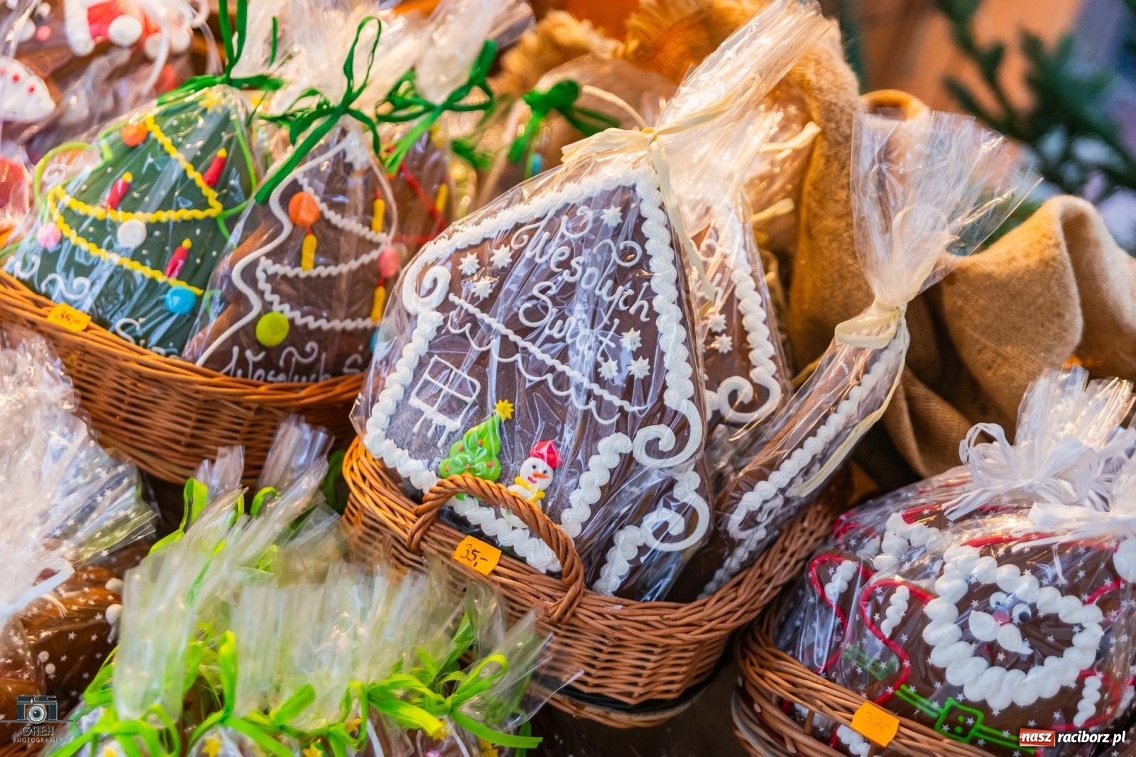 Zdjęcie w galerii na portalu naszraciborz.pl: Magia świąt na rynku w Raciborzu. Ruszył jarmark bożonarodzeniowy [FOTO i WIDEO] wiadomości z regionu