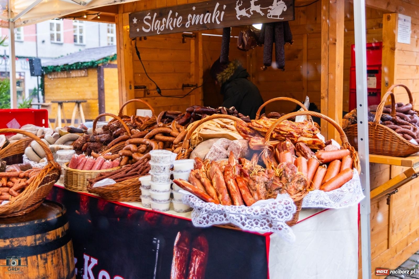 Zdjęcie w galerii na portalu naszraciborz.pl: Magia świąt na rynku w Raciborzu. Ruszył jarmark bożonarodzeniowy [FOTO i WIDEO] wiadomości z regionu