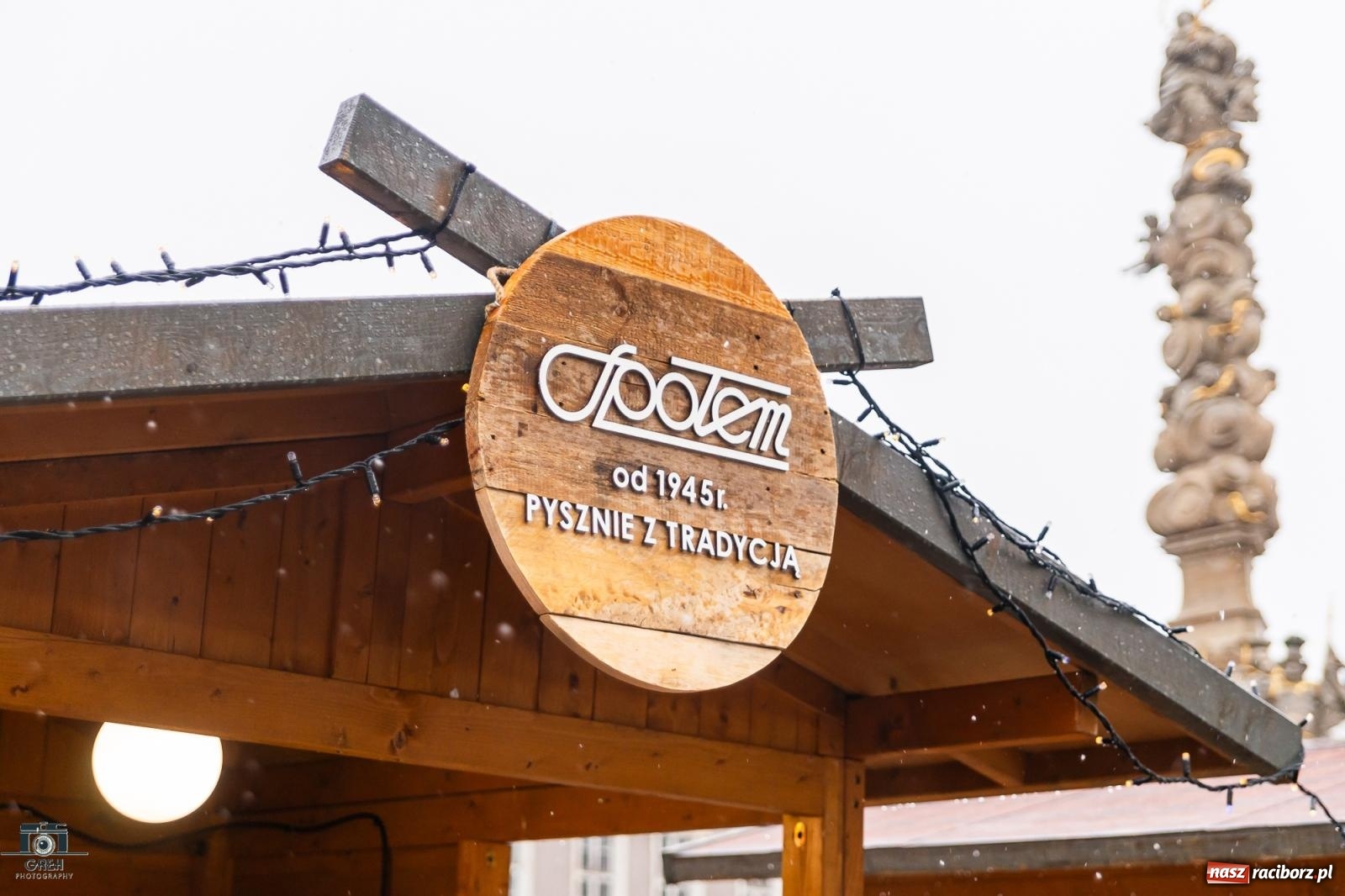 Zdjęcie w galerii na portalu naszraciborz.pl: Magia świąt na rynku w Raciborzu. Ruszył jarmark bożonarodzeniowy [FOTO i WIDEO] wiadomości z regionu