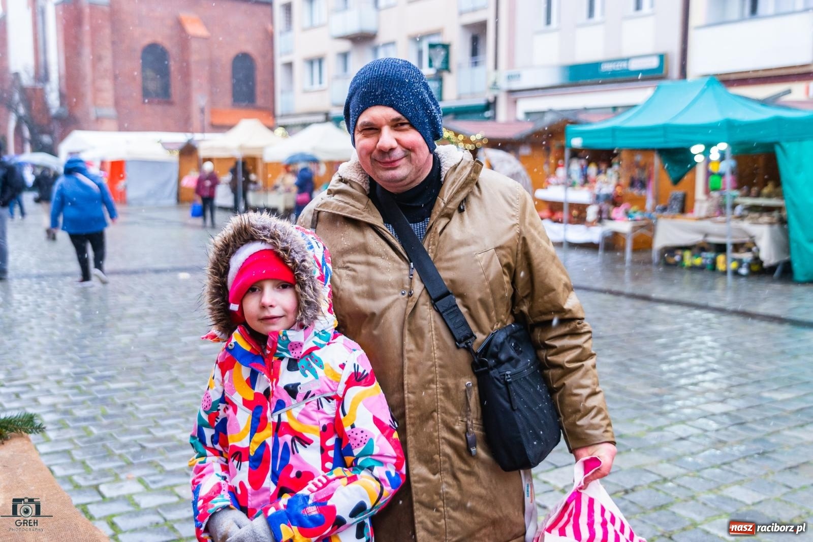 Zdjęcie w galerii na portalu naszraciborz.pl: Magia świąt na rynku w Raciborzu. Ruszył jarmark bożonarodzeniowy [FOTO i WIDEO] wiadomości z regionu