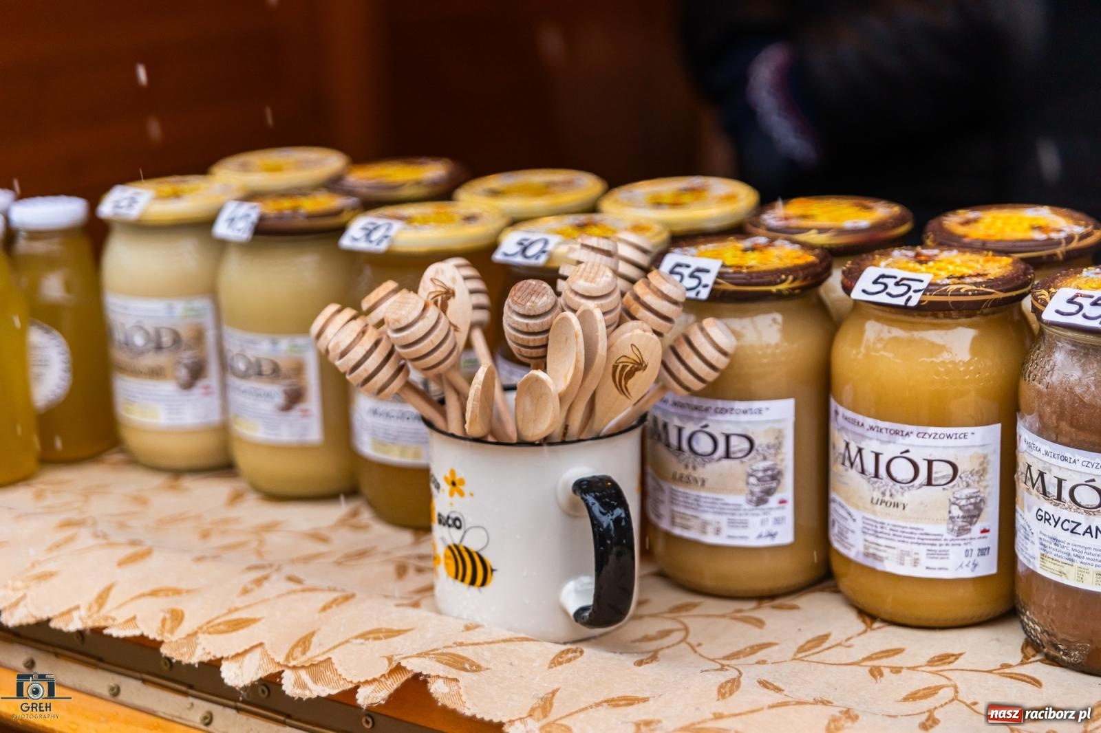 Zdjęcie w galerii na portalu naszraciborz.pl: Magia świąt na rynku w Raciborzu. Ruszył jarmark bożonarodzeniowy [FOTO i WIDEO] wiadomości z regionu