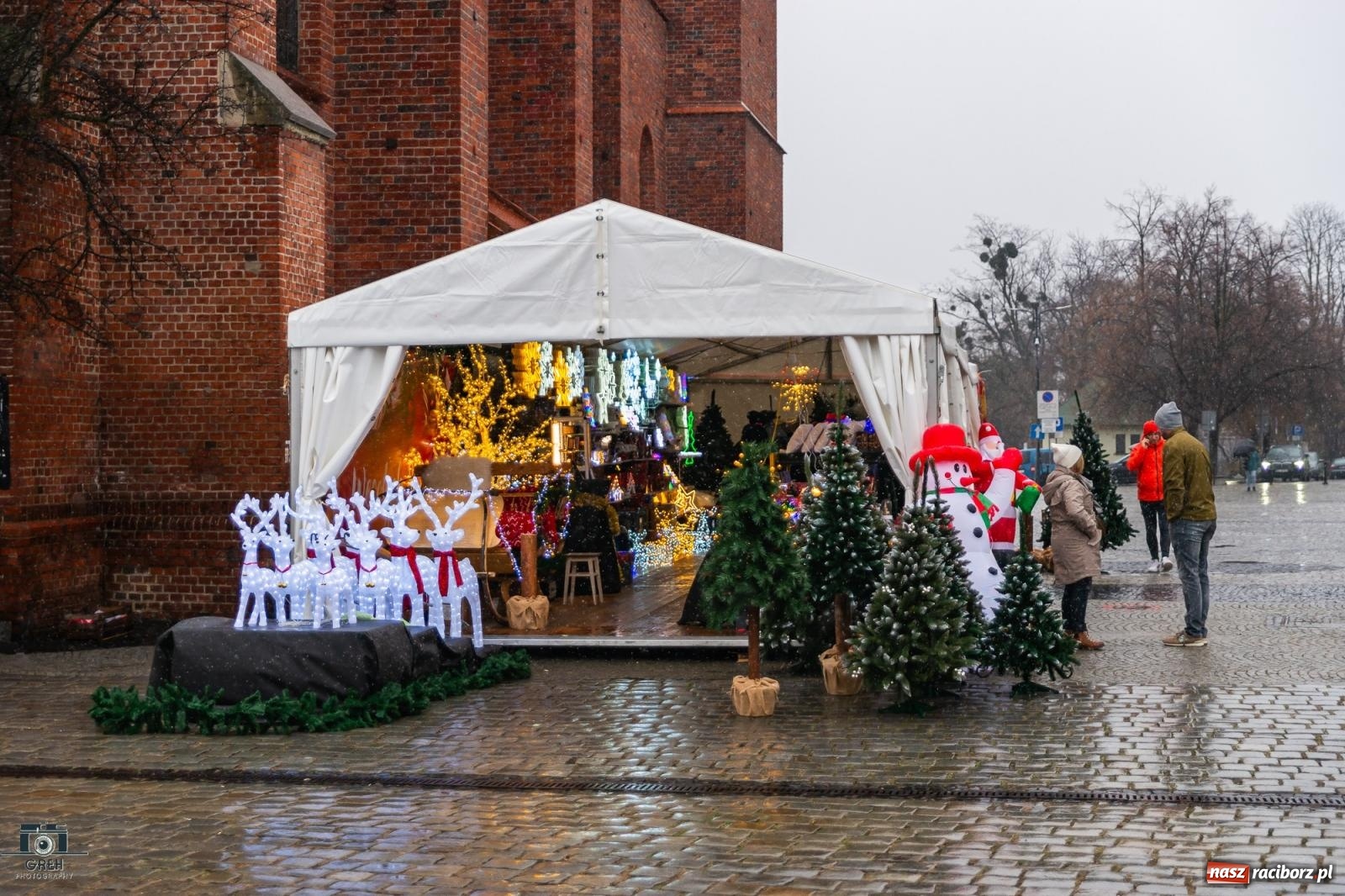 Zdjęcie w galerii na portalu naszraciborz.pl: Magia świąt na rynku w Raciborzu. Ruszył jarmark bożonarodzeniowy [FOTO i WIDEO] wiadomości z regionu
