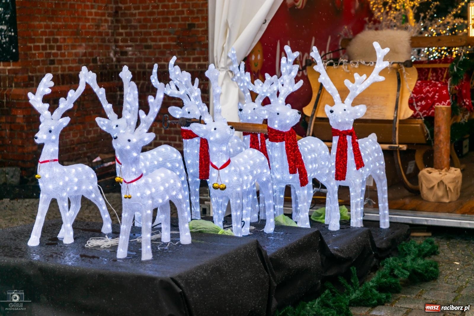 Zdjęcie w galerii na portalu naszraciborz.pl: Magia świąt na rynku w Raciborzu. Ruszył jarmark bożonarodzeniowy [FOTO i WIDEO] wiadomości z regionu