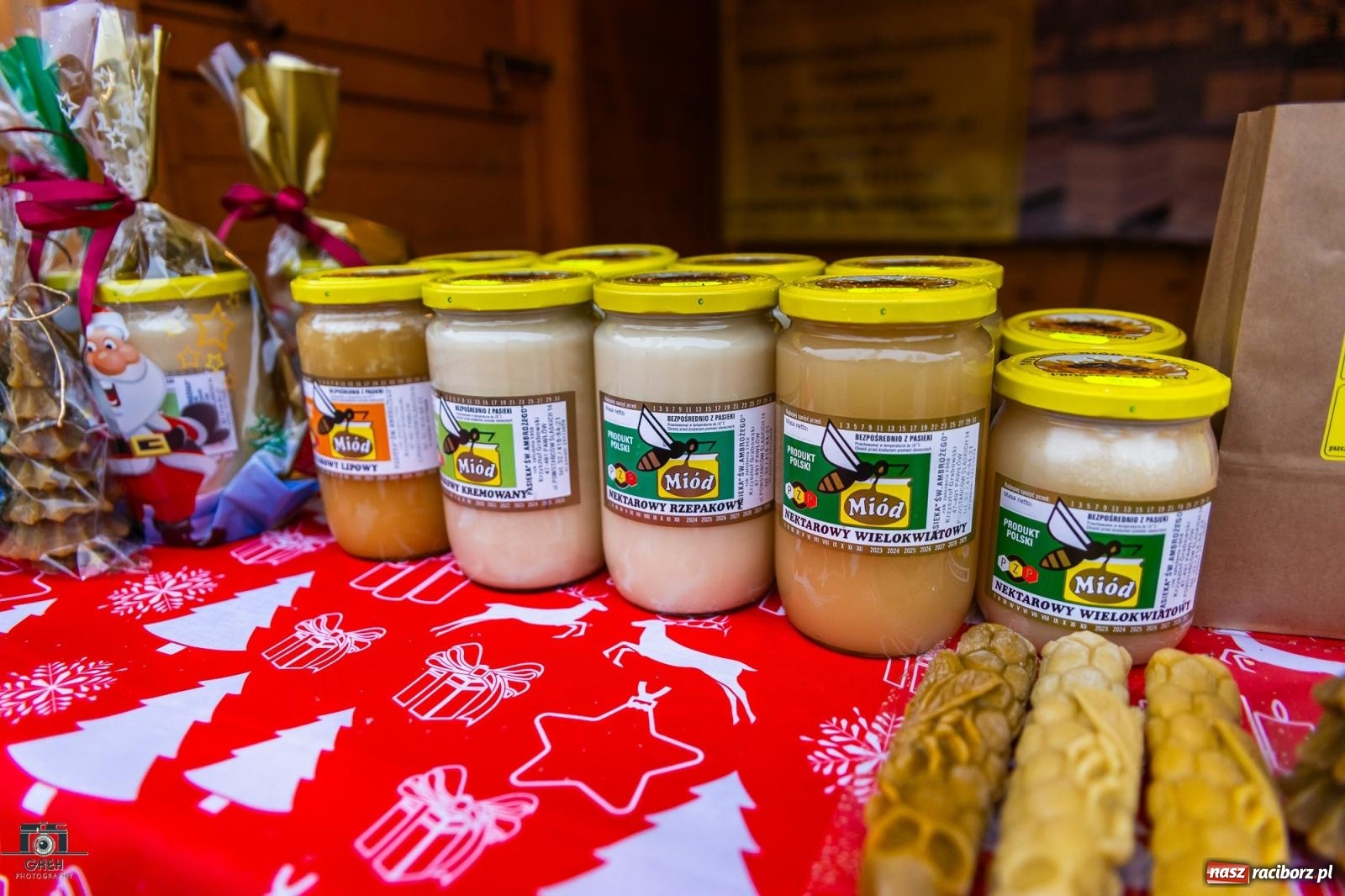 Zdjęcie w galerii na portalu naszraciborz.pl: Magia świąt na rynku w Raciborzu. Ruszył jarmark bożonarodzeniowy [FOTO i WIDEO] wiadomości z regionu