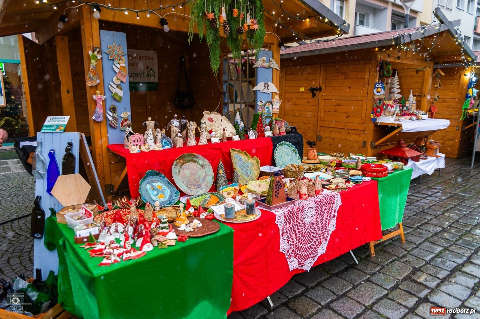 Zdjęcie w galerii na portalu naszraciborz.pl: Magia świąt na rynku w Raciborzu. Ruszył jarmark bożonarodzeniowy [FOTO i WIDEO] wiadomości z regionu