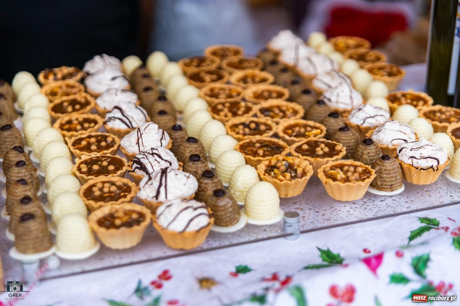 Zdjęcie w galerii na portalu naszraciborz.pl: Magia świąt na rynku w Raciborzu. Ruszył jarmark bożonarodzeniowy [FOTO i WIDEO] wiadomości z regionu