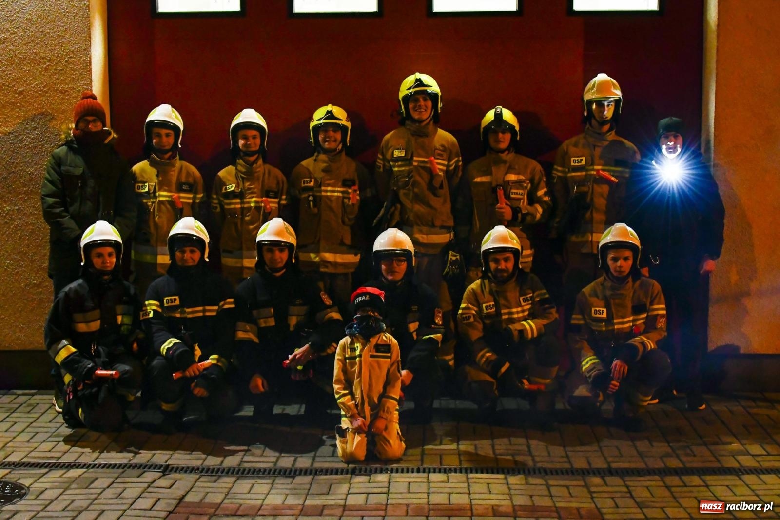 Zdjęcie w galerii na portalu naszraciborz.pl: Na świętego Mikołaja ochotnicy z Markowic dostali wóz strażacki [FOTO i WIDEO] wiadomości z regionu