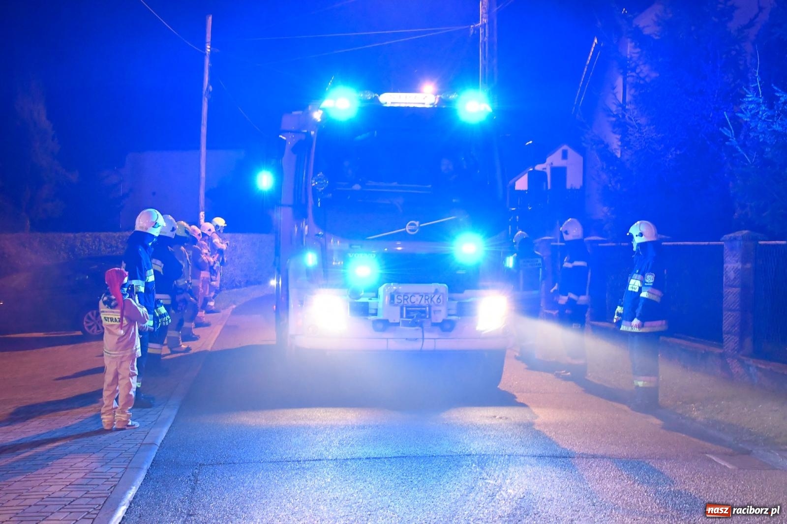 Zdjęcie w galerii na portalu naszraciborz.pl: Na świętego Mikołaja ochotnicy z Markowic dostali wóz strażacki [FOTO i WIDEO] wiadomości z regionu